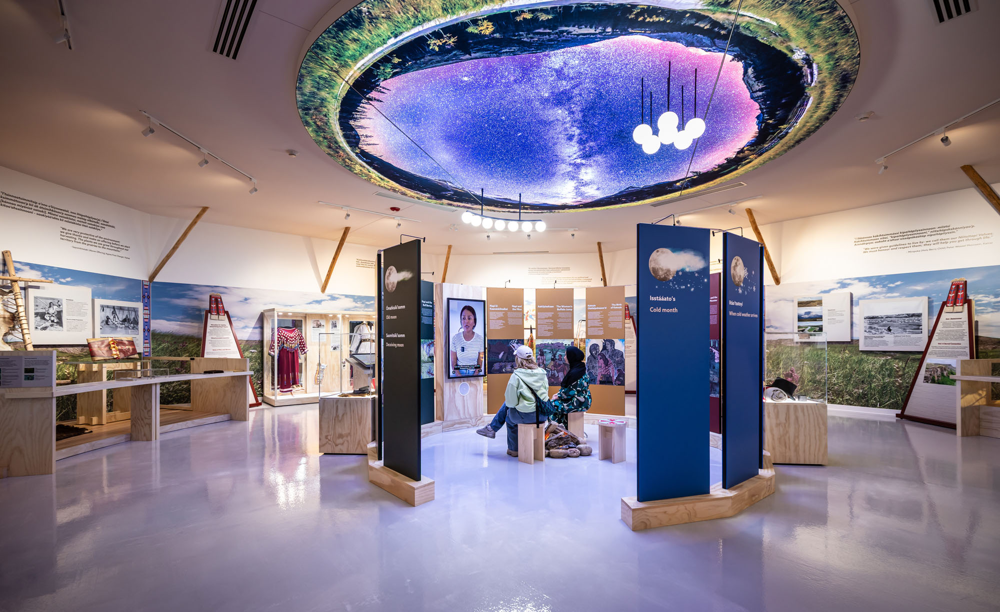 KÃ­paitÃ¡pÃ­iyssinnooni (Our Way of Life) exhibition interior